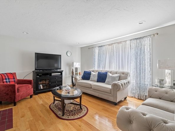 11 Lexington Rd 11, Millbury MA 01527