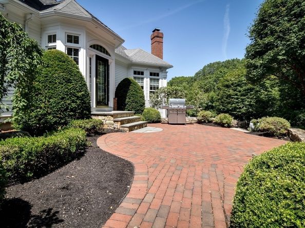 15 Whispering Lane, Holliston MA 01746
