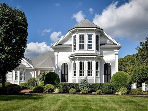 15 Whispering Lane, Holliston MA 01746