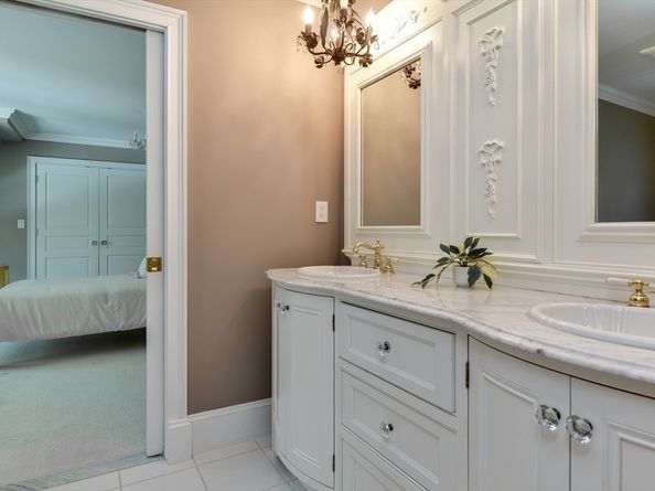 15 Whispering Lane, Holliston MA 01746