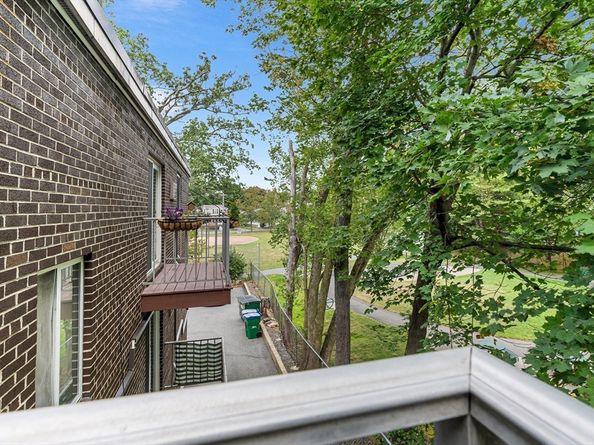 5 Ash St 9, Medford MA 02155