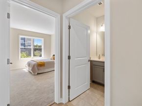 2 Stratton Dr 102, Woburn MA 01801