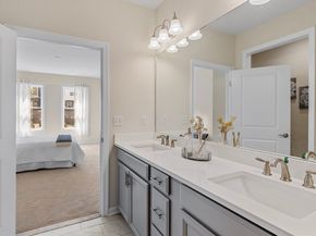 2 Stratton Dr 102, Woburn MA 01801