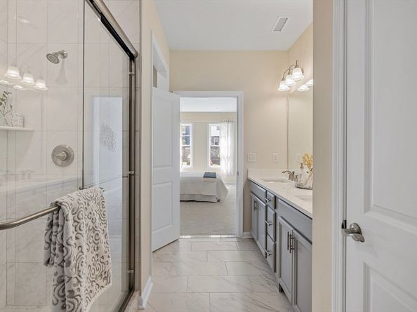 2 Stratton Dr 102, Woburn MA 01801