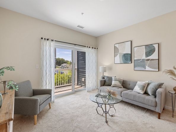 2 Stratton Dr 102, Woburn MA 01801