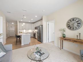 2 Stratton Dr 102, Woburn MA 01801