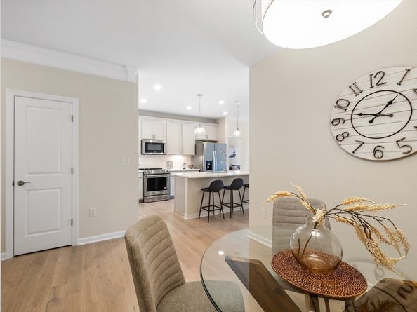 2 Stratton Dr 102, Woburn MA 01801