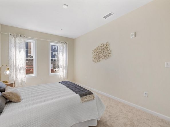 2 Stratton Dr 102, Woburn MA 01801