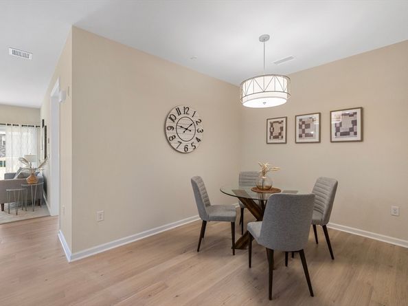 2 Stratton Dr 102, Woburn MA 01801