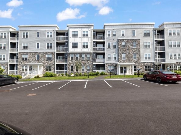 2 Stratton Dr 102, Woburn MA 01801