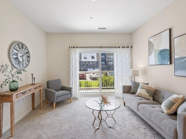 2 Stratton Dr 102, Woburn MA 01801