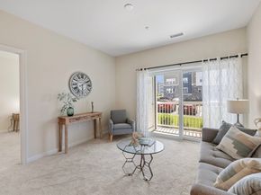 2 Stratton Dr 102, Woburn MA 01801
