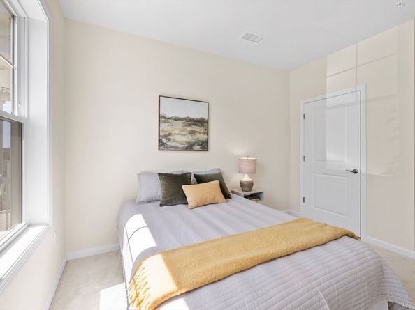 2 Stratton Dr 102, Woburn MA 01801