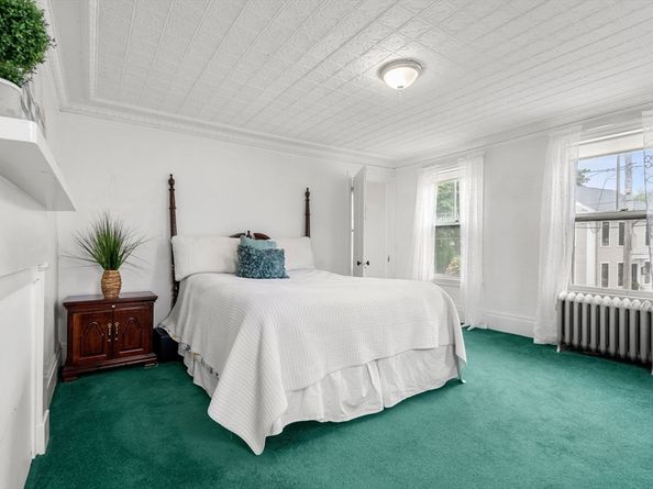65 Bromfield St, Newburyport MA 01950