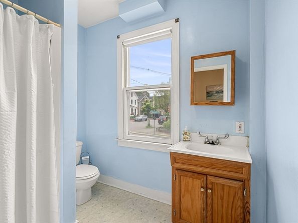 65 Bromfield St, Newburyport MA 01950
