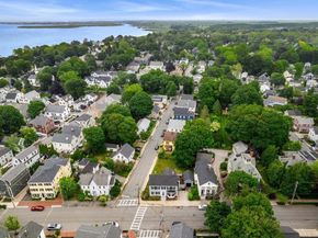 65 Bromfield St, Newburyport MA 01950
