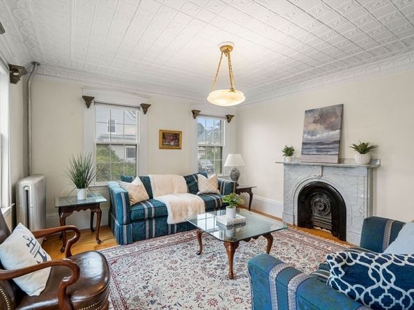 65 Bromfield St, Newburyport MA 01950