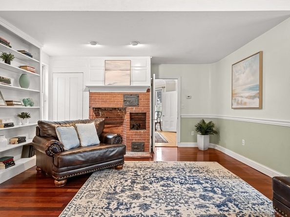 65 Bromfield St, Newburyport MA 01950