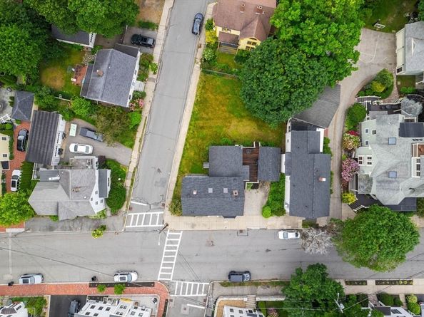 65 Bromfield St, Newburyport MA 01950