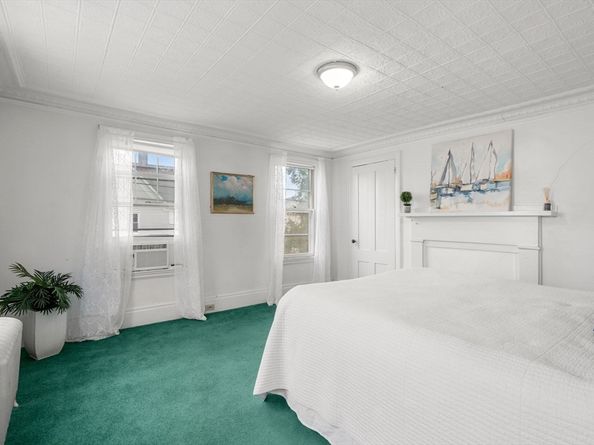 65 Bromfield St, Newburyport MA 01950