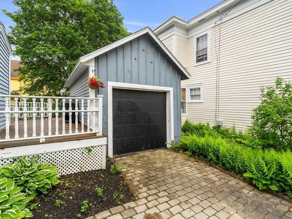 65 Bromfield St, Newburyport MA 01950