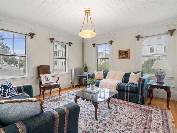 65 Bromfield St, Newburyport MA 01950