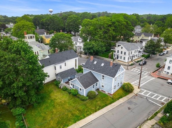 65 Bromfield St, Newburyport MA 01950