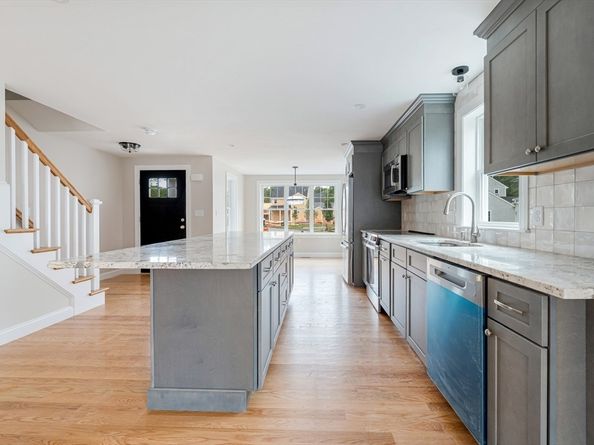 18 Pat Rose Way, Rockland MA 02370
