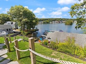 93 Edgemere Blvd 93, Shrewsbury MA 01545