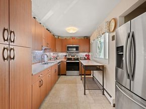 93 Edgemere Blvd 93, Shrewsbury MA 01545