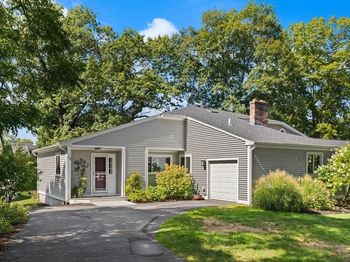 93 Edgemere Blvd