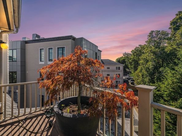 74 Kent St C10, Brookline MA 02445