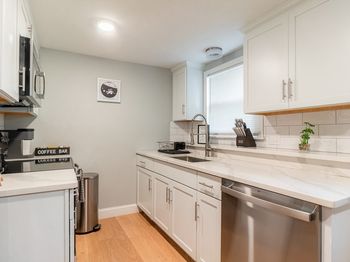 33 Bristow St