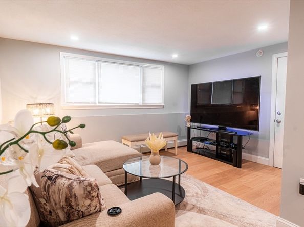 33 Bristow St 2, Saugus MA 01906