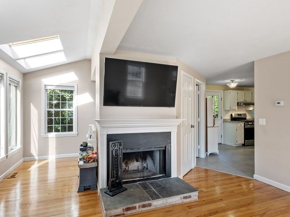 2 Blueberry Ln, Hudson MA 01749
