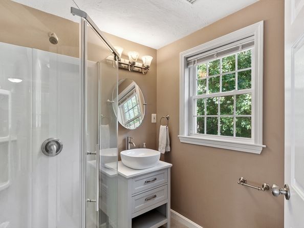2 Blueberry Ln, Hudson MA 01749