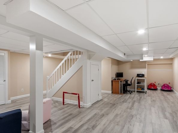 2 Blueberry Ln, Hudson MA 01749