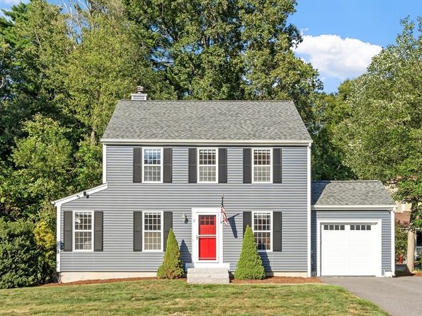 2 Blueberry Ln, Hudson MA 01749