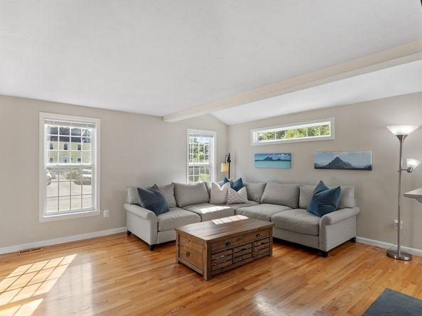 2 Blueberry Ln, Hudson MA 01749