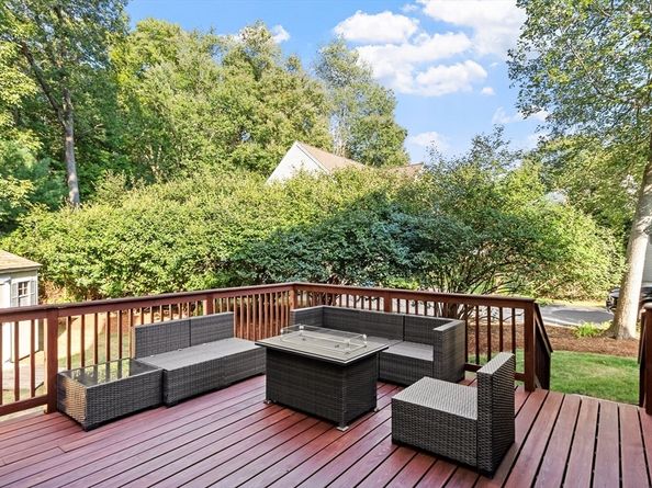 2 Blueberry Ln, Hudson MA 01749