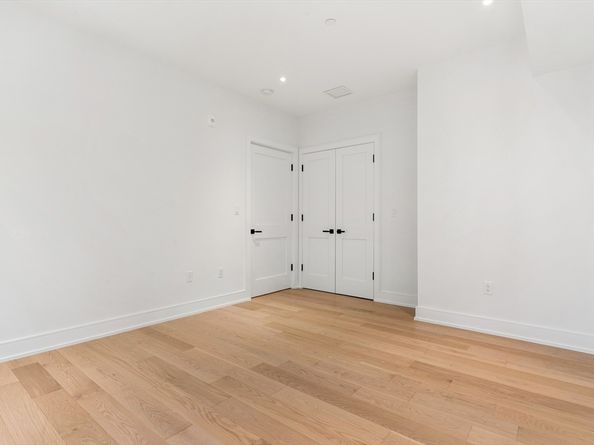 148 Weston Rd 207, Wellesley MA 02482