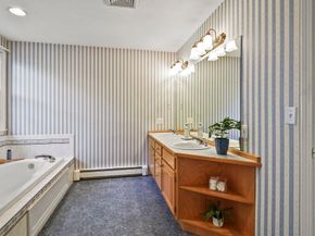 11 Country Way, Shrewsbury MA 01545