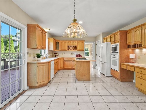 11 Country Way, Shrewsbury MA 01545