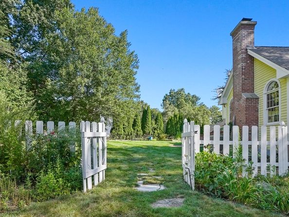 11 Country Way, Shrewsbury MA 01545