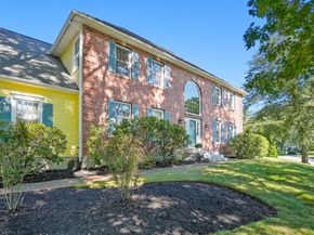 11 Country Way, Shrewsbury MA 01545