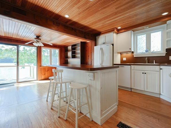 18 Lakeshore Drive, Hopkinton MA 01748