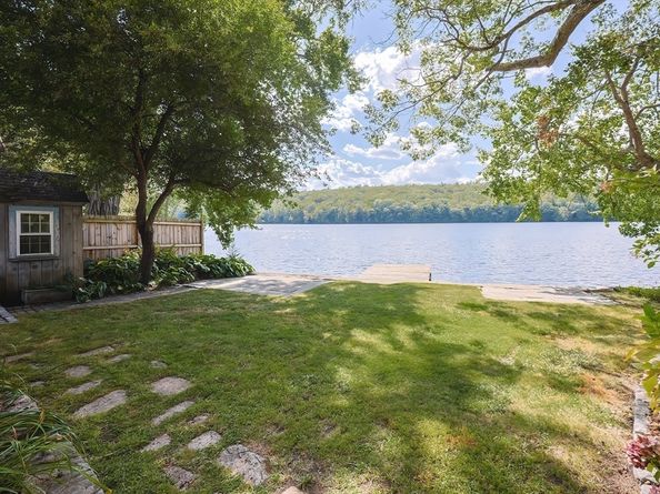 18 Lakeshore Drive, Hopkinton MA 01748
