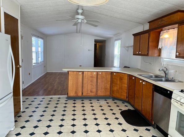 4 Joseph St, Wareham MA 02538