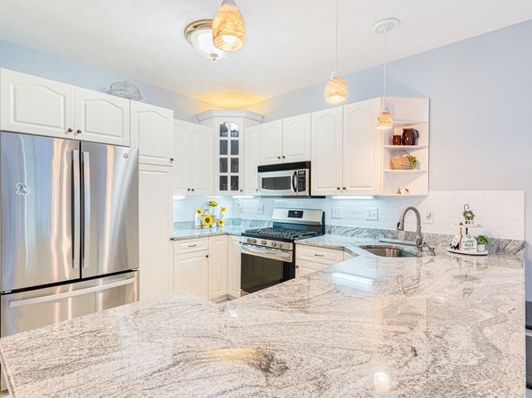 6 Stonebury Way 6, Tewksbury MA 01876