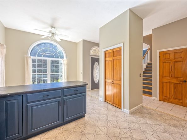 3 Flagg Dr, Leicester MA 01524